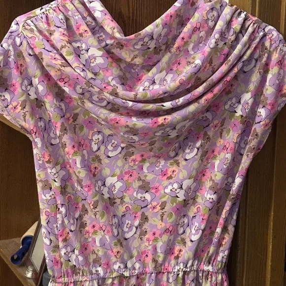 Women’s vintage dress. Beautiful floral design. Never worn. - Picture 3 of 4